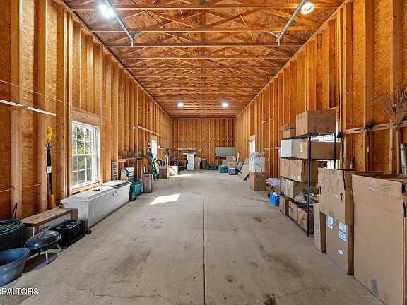 4th image of 426 Sunset Ridge Dr