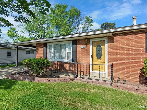 3rd image of 1141 Landgraf Dr