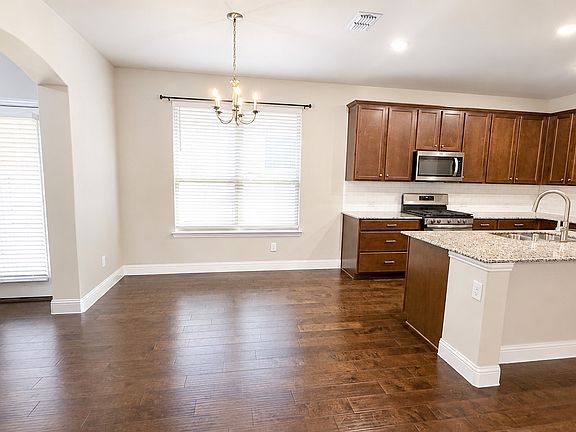 5th image of 7304 Elm Grove Ln