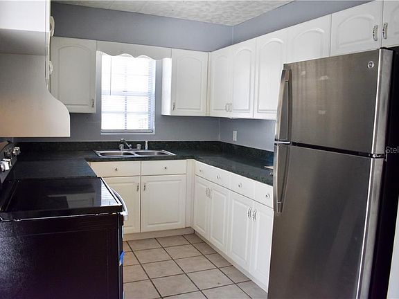 4th image of 1014 N Bask Dr