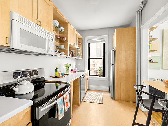 4th image of 250 Seeley St APT 4