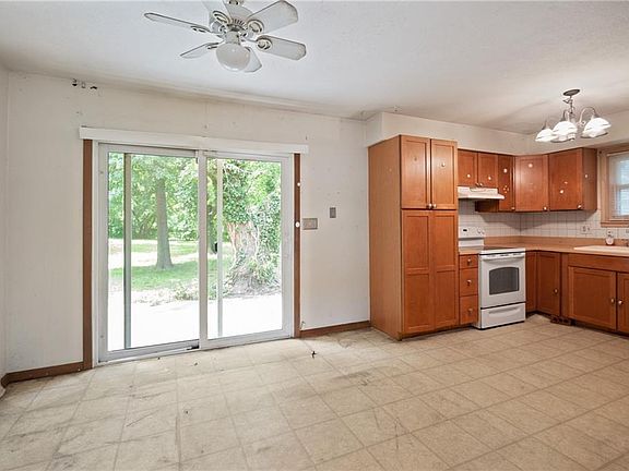 5th image of 2910 N 72nd St