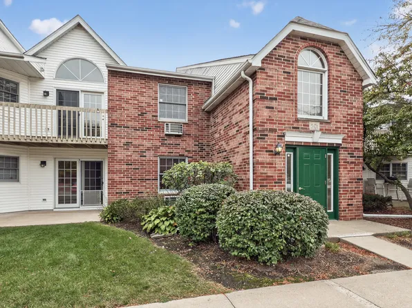 501 Leah Ln APT 2C, Woodstock, IL 60098