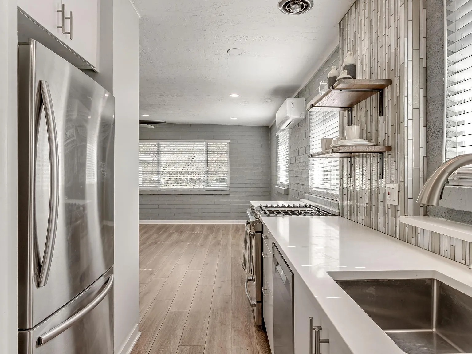 1 bed, 770 sqft, $1,400 — Photo 2