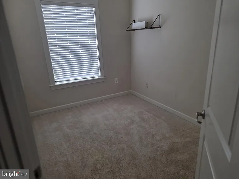 20800 Duxbury Ter — Photo 28