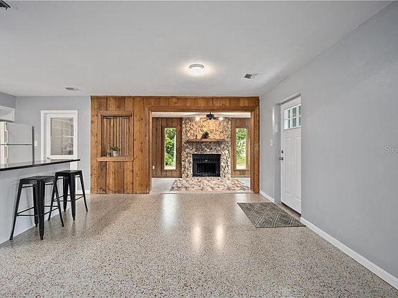 5th image of 614 NE 12th Ave