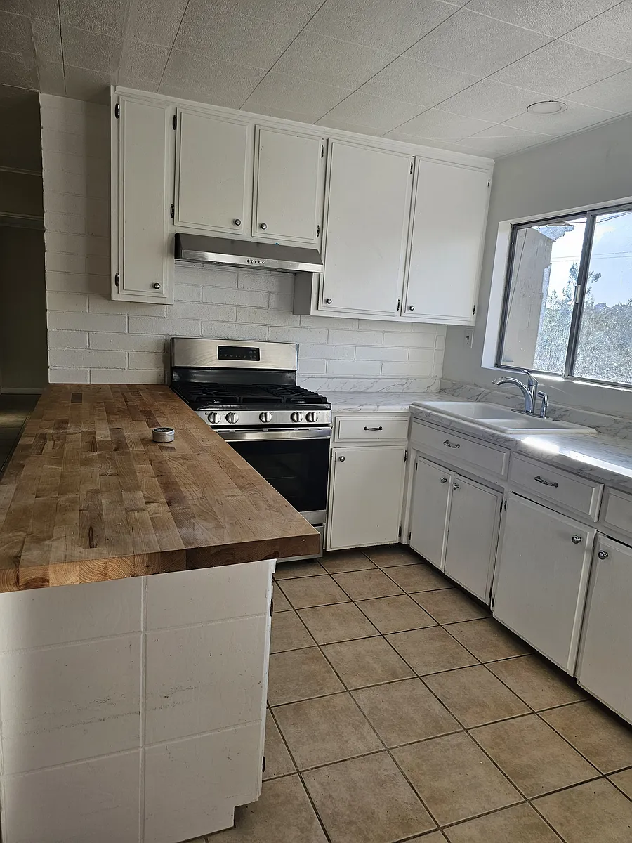 Building Photo - 1 Paisano Ln