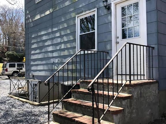 3rd image of 51 Roosevelt Ave