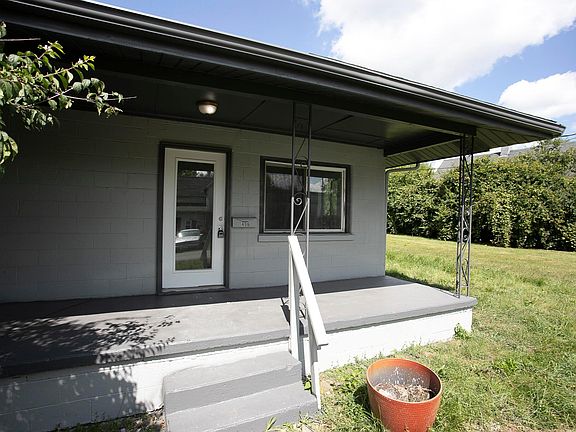 2nd image of 496 Glendower Ave