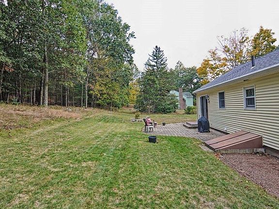 5th image of 432 Massapoag Ave