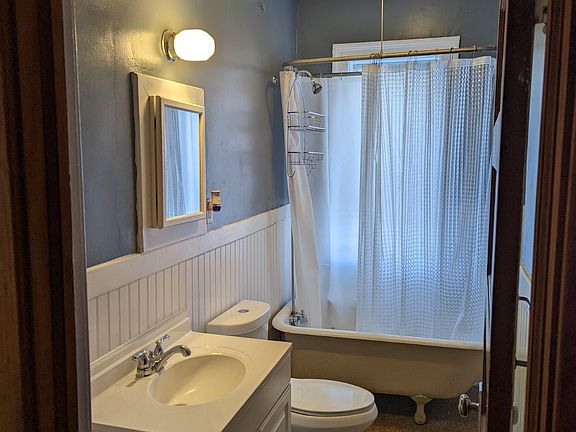 3rd image of 1480 Corbin Ave #2N