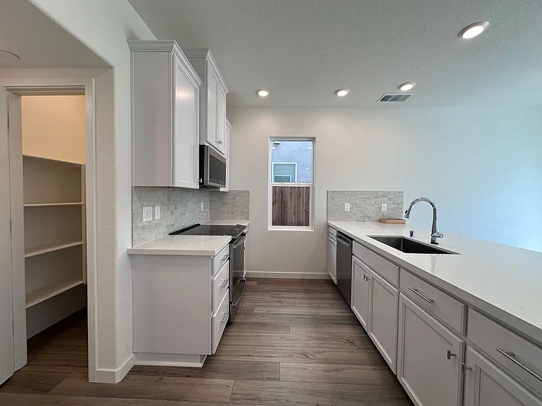 3396 Shaker Way — Photo 14