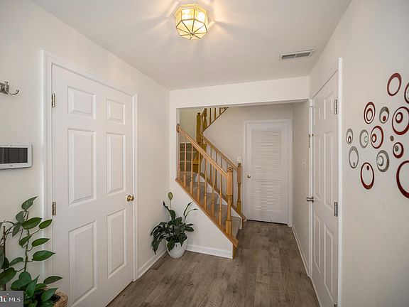 3rd image of 7115 Finch Ln