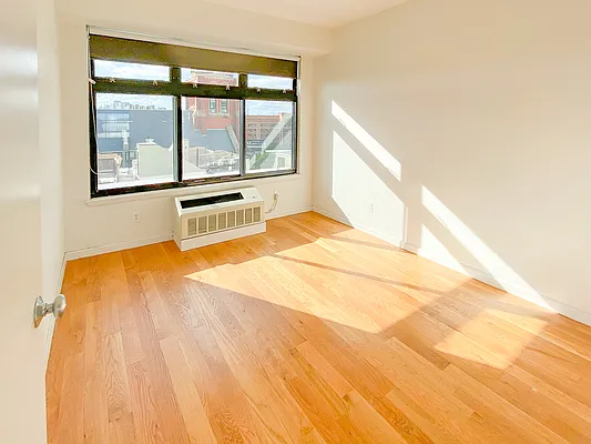 Rented by MySpaceNYC | media 27