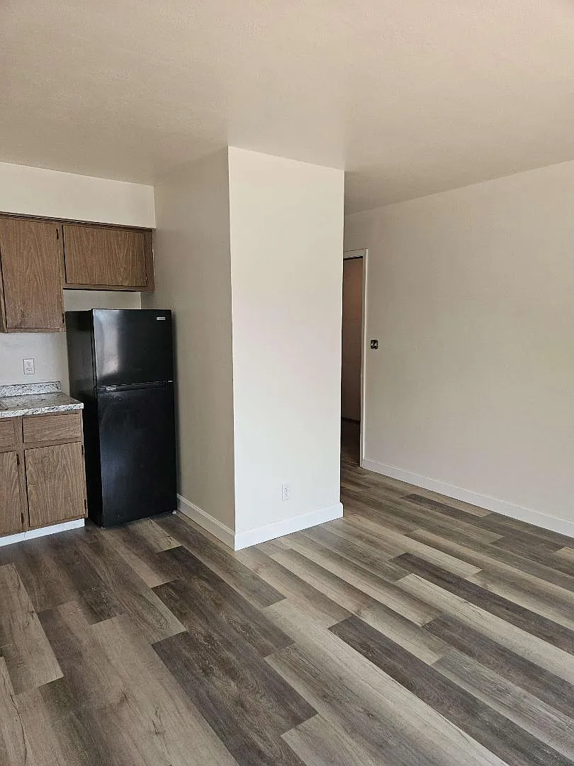 555 W High St - Apt 4 - 555 W High St — Photo 2