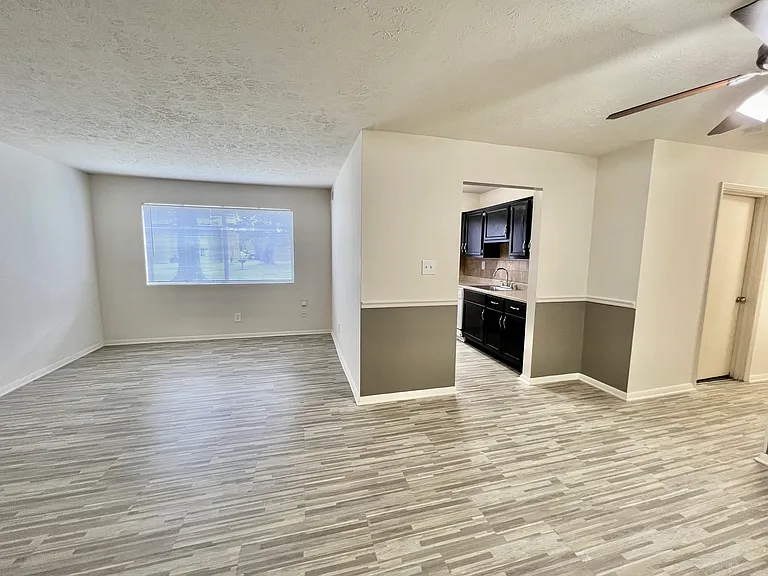 Glenview Apartments — Photo 78