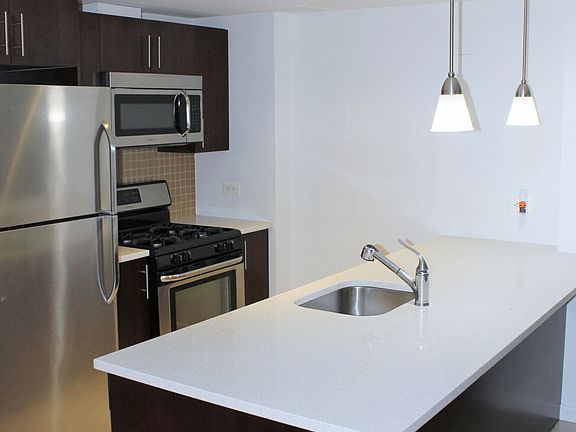 5th image of 2638 21st St APT 1D