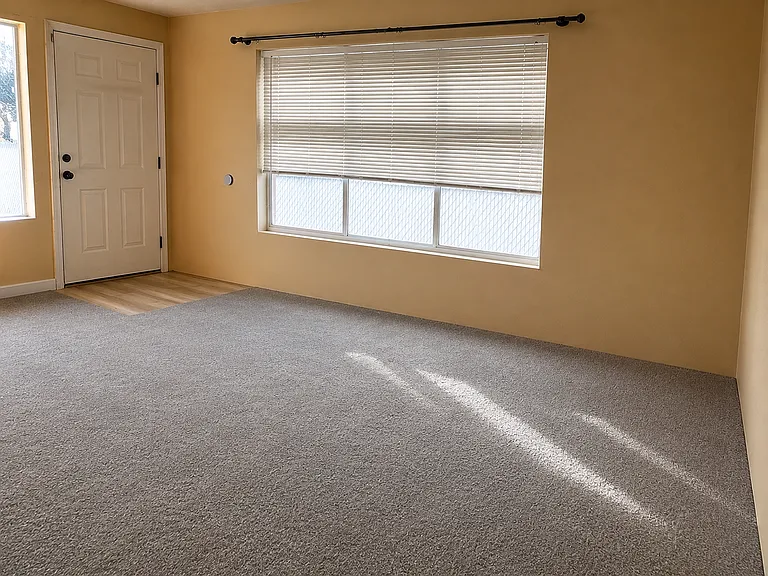 924 Glengrove Ave — Photo 3