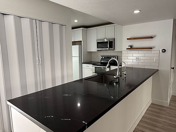 3rd image of 1028 Bradley Sq