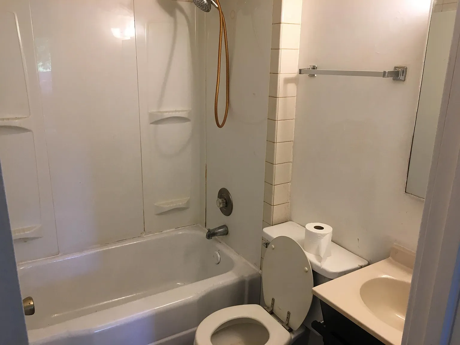 28 E Oak St — Photo 4