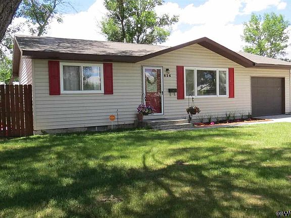 3rd image of 826 Rose Marie Dr