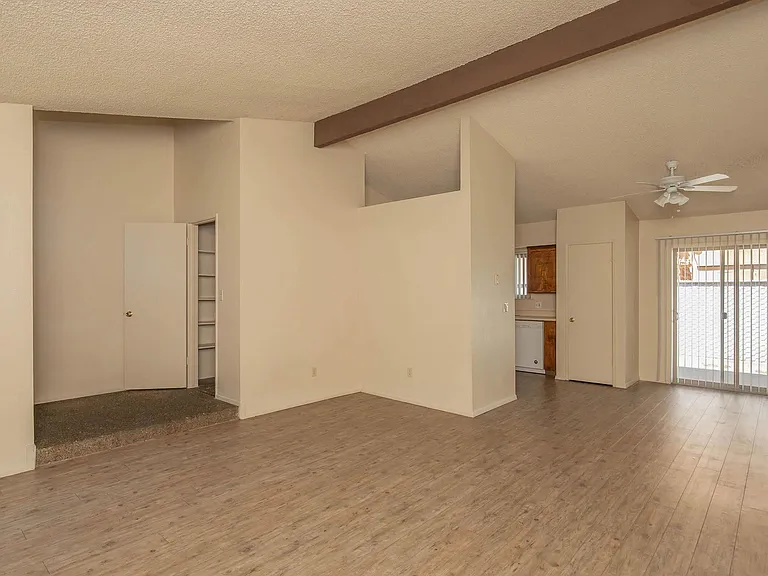 Vantage Pointe West — Photo 22