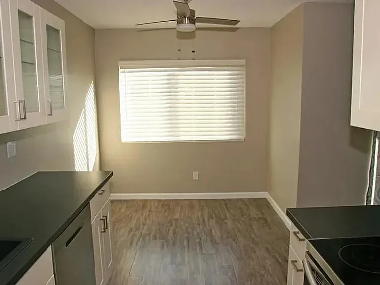 114 N Eucalyptus Ave #5 — Photo 8