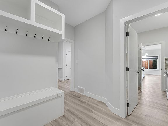 5th image of 3207 160th St SW