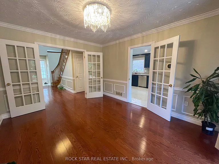 106 Milbourne Cres — Photo 9