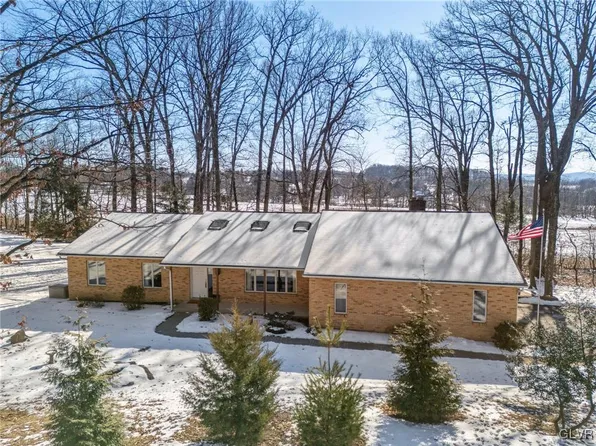 5712 Shady Ln E, Bath, PA 18014