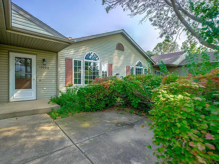 1300 Carriage Dr #A — Photo 4