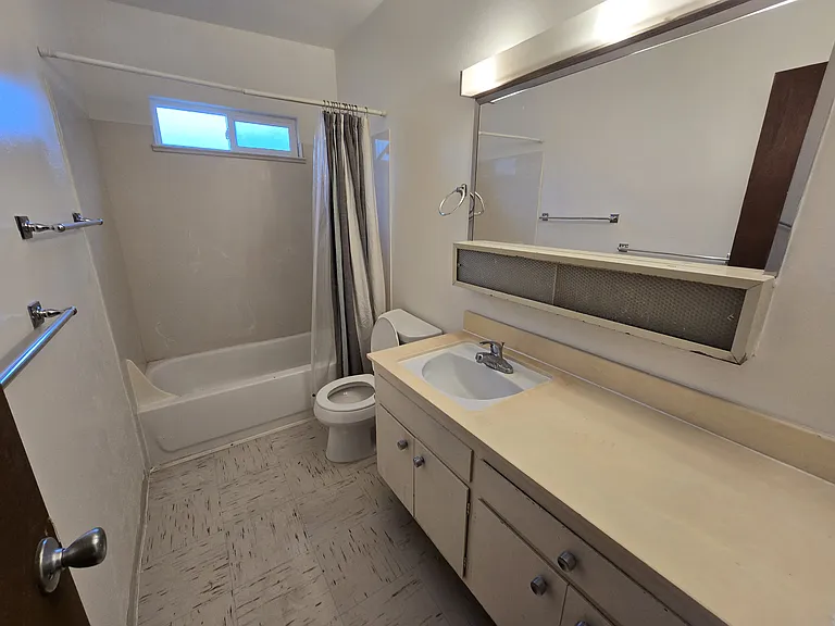 1010 Drake Dr — Photo 8