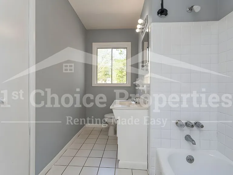 1332 Lake Ln NE — Photo 11