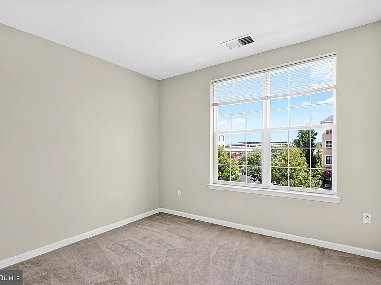1137 Halifax Pl — Photo 8