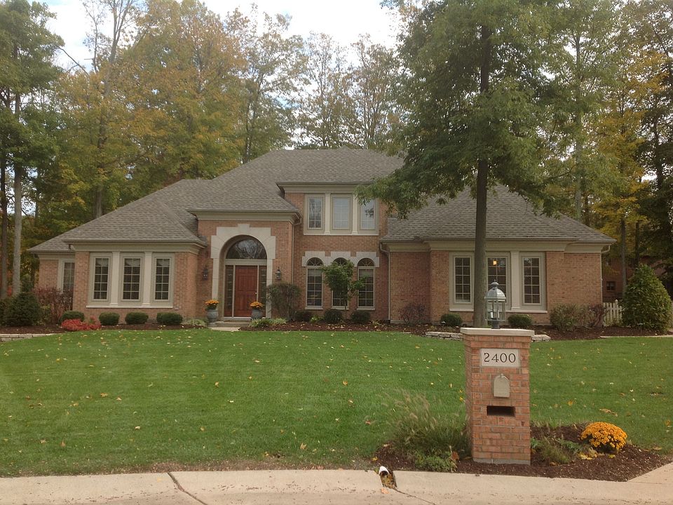 Great curb appeal! 