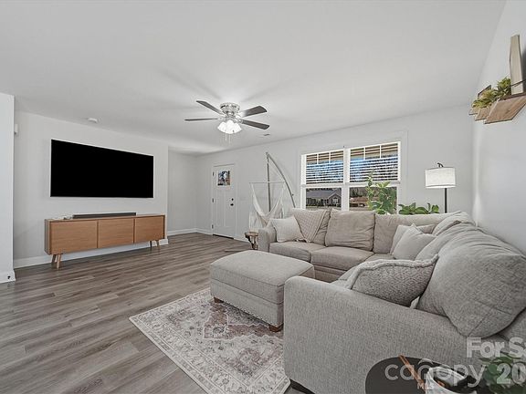 4th image of 406 Ruth Ave