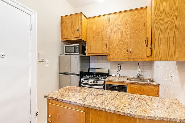 1st image of 17 W 82nd St APT 3B