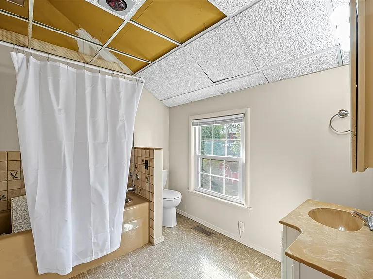 207 W Vermont Ave — Photo 24