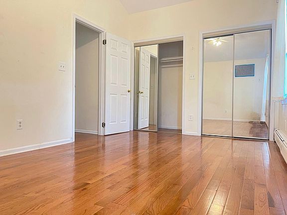4th image of 22 Troy St