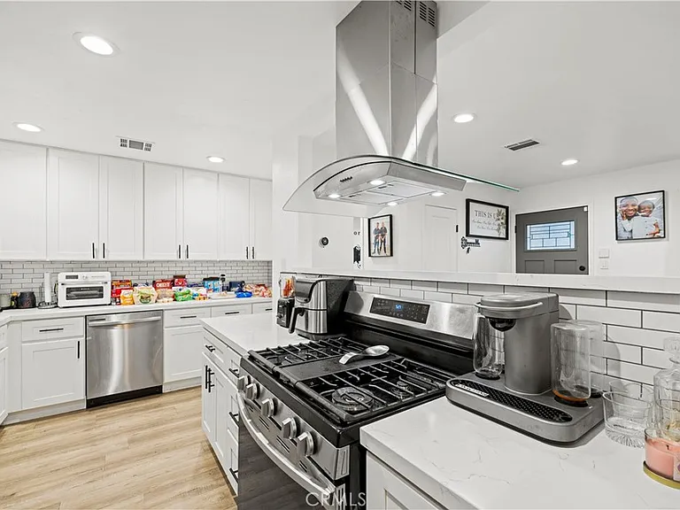 467 Susan Ave — Photo 8