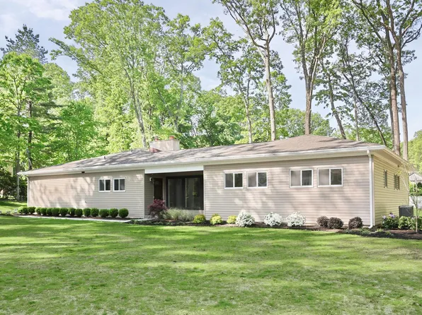 16 Cypress Peak Ln, Montvale, NJ 07645