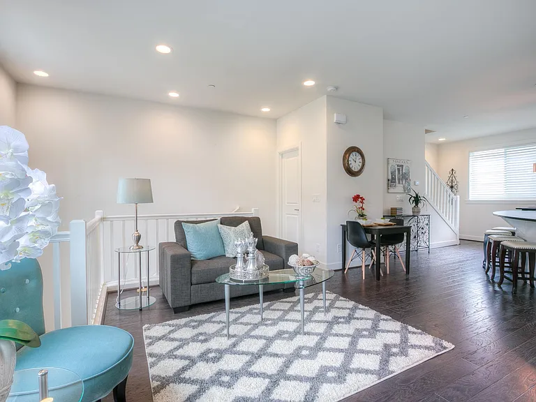 23804 SE 45th Pl — Photo 4