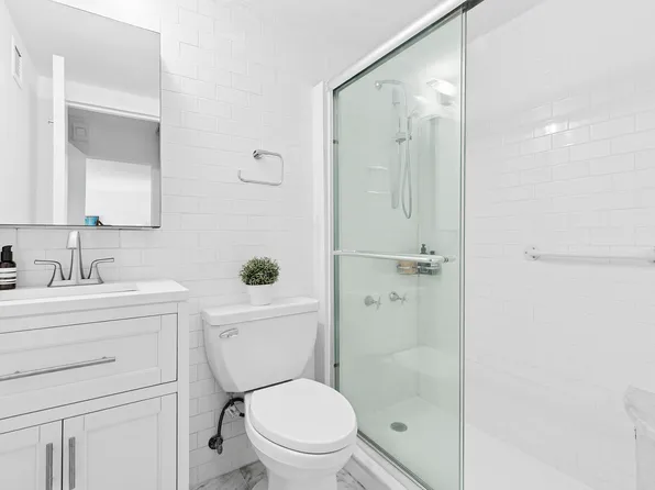 2 5th Avenue image 5 of 11