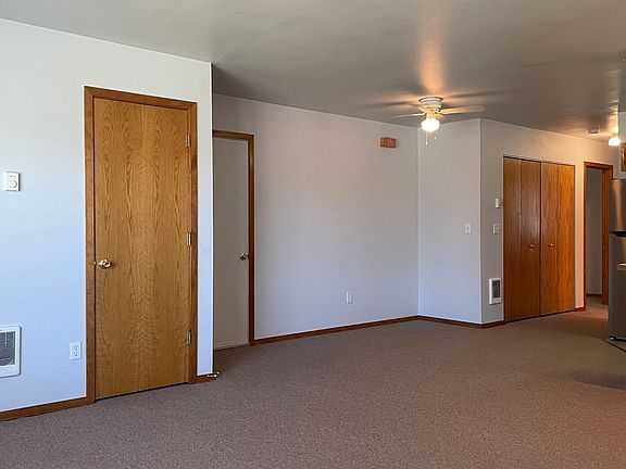 4th image of 841 SE Stratford Ct