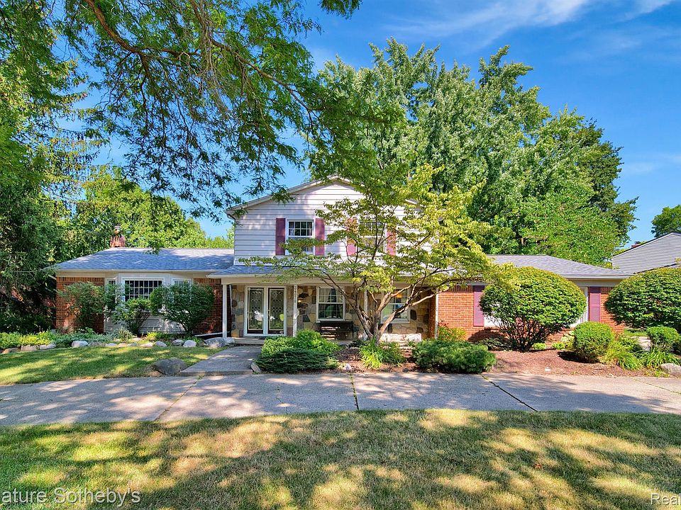 1st image of 34078 Glouster Cir