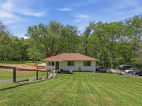 4th image of 5129 McCahill Rd