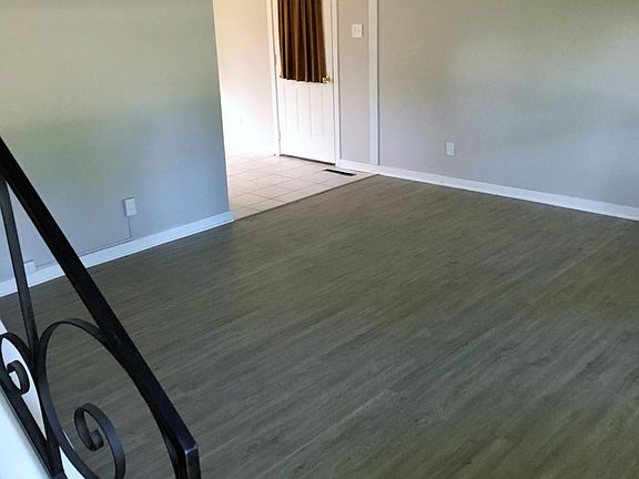 4th image of 2986 Dennis Ln