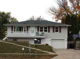 106 33rd Ave SW, Cedar Rapids, IA 52404