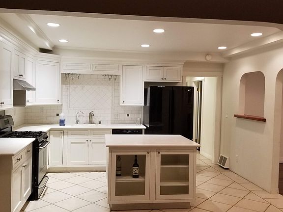 2nd image of 40 N Fir St