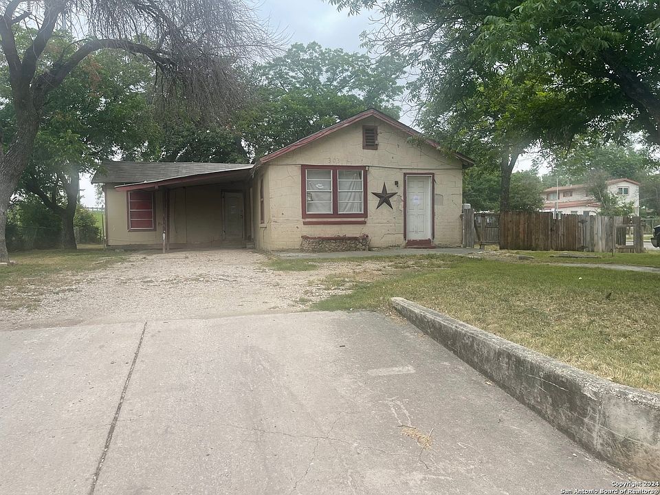 1st image of 303 CAROLYN ST